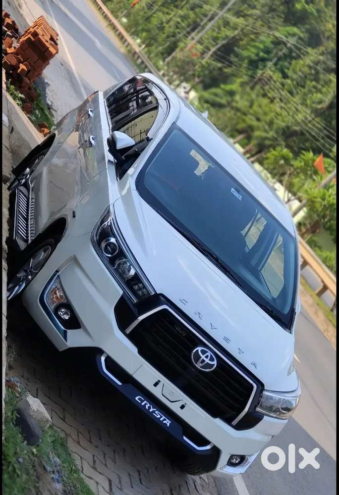 Innova Crysta 2.4v Fix Rate 13.55 Lakh