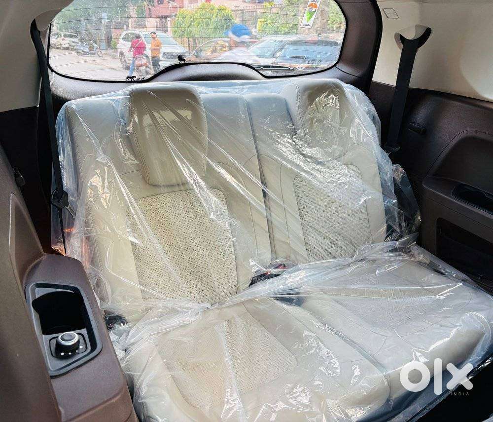 Tata Safari Accomplished Dark Edition At, 2024