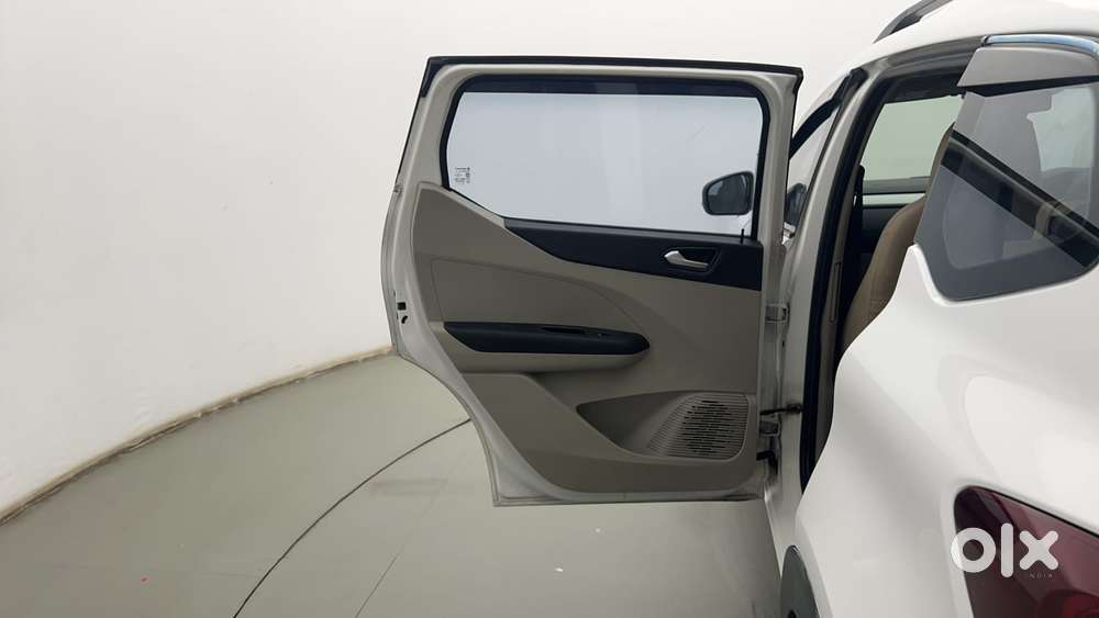 Renault Triber Rxz, 2022, Petrol