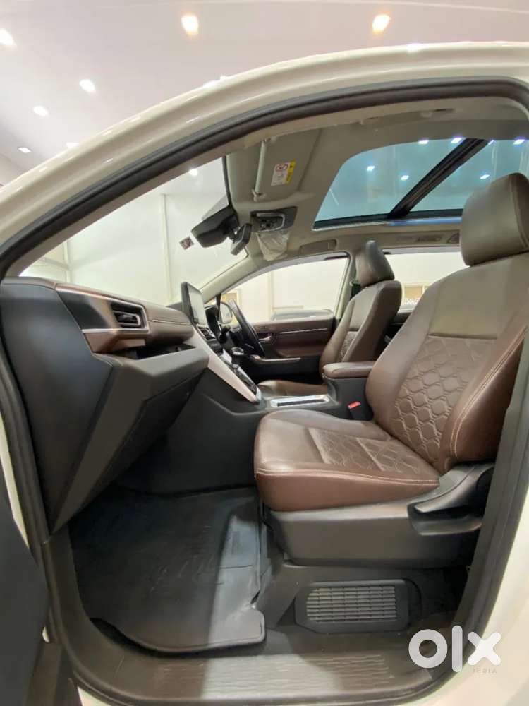 Toyota Innova Hycross 2.0 Zx Hybrid 7 Str, 2023, Petrol