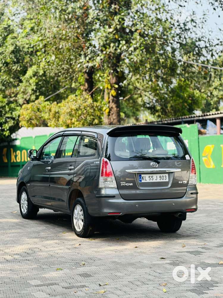 Toyota Innova 2.5 V 7 Str, 2011, Diesel