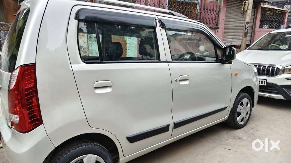 Maruti Suzuki Wagon R 1.0 Vxi Plus (o) Amt, 2016, Petrol