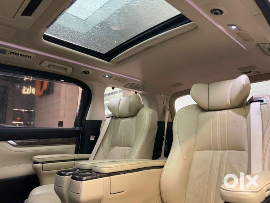 Toyota Vellfire 2.5 Hybrid, 2023, Petrol