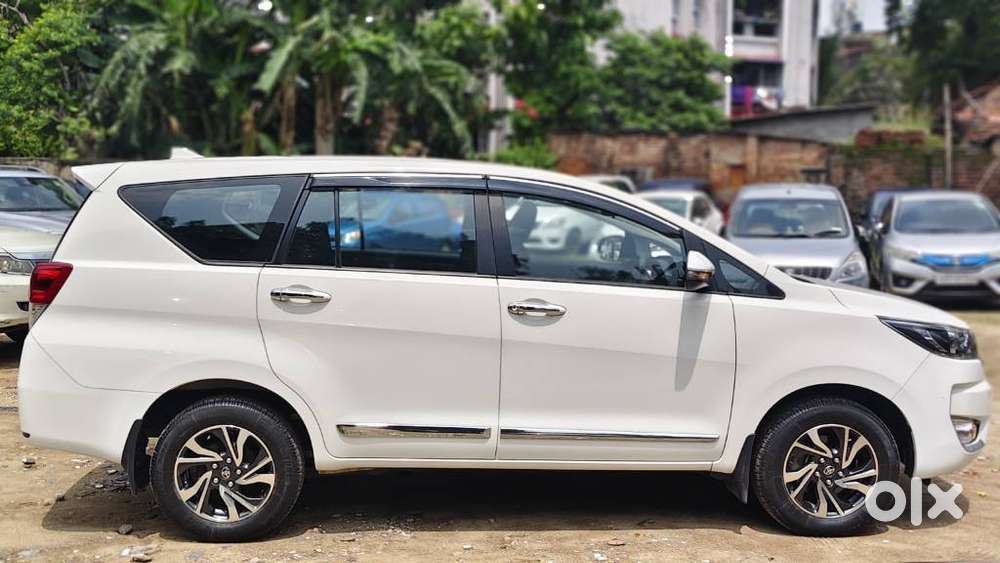 Toyota Innova Crysta 2.4 G Plus Mt 8 Str, 2025, Diesel