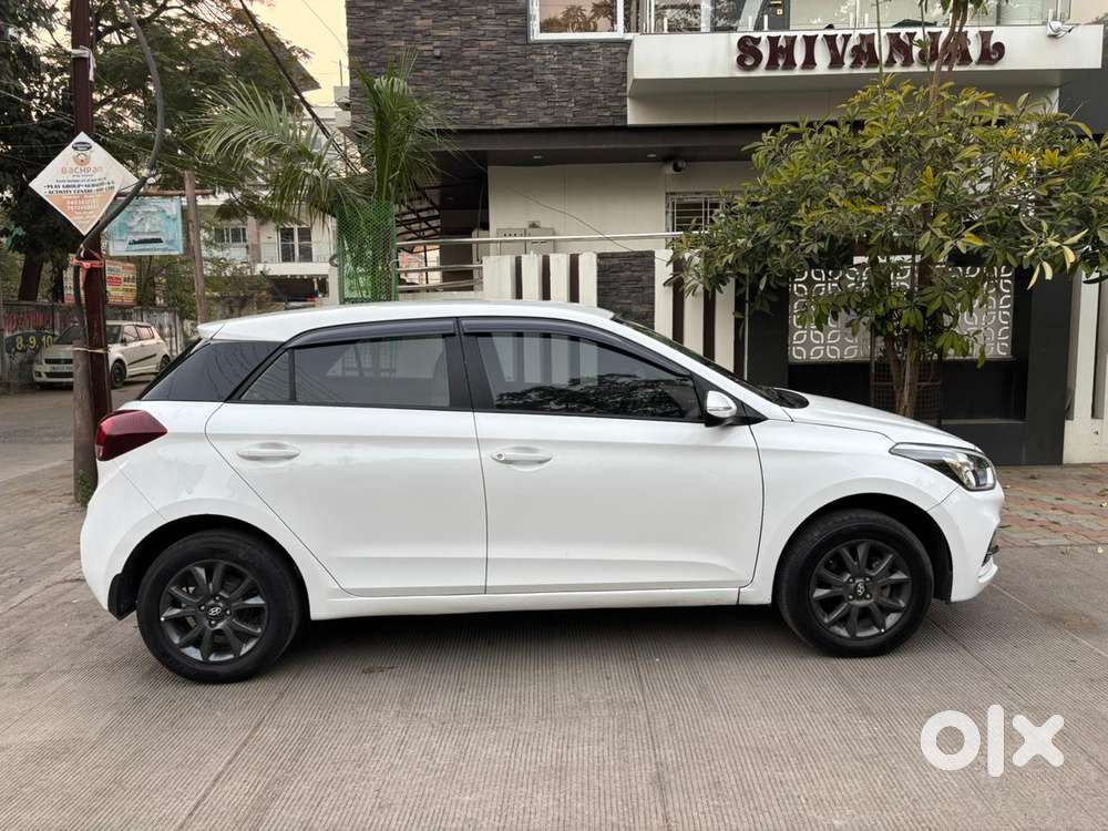 Hyundai I20 Sportz 1.2 Mt Dual Tone, 2019, Petrol