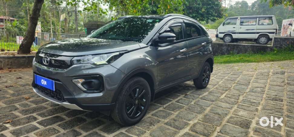 Tata Nexon, 2022, Petrol