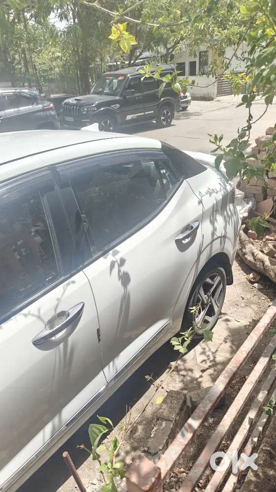 Hyundai Aura 2022 Petrol 41000 Km  Services Centre ,armrest,sunshades