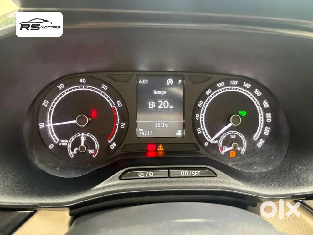 Skoda Slavia Ambition 1.0l Tsi At, 2022, Petrol