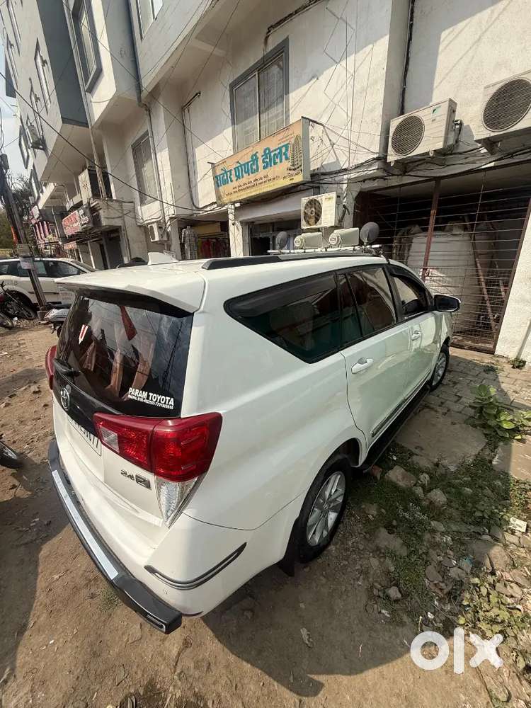 Innova Crystal Car For Sale New Condition 33560 Km Running