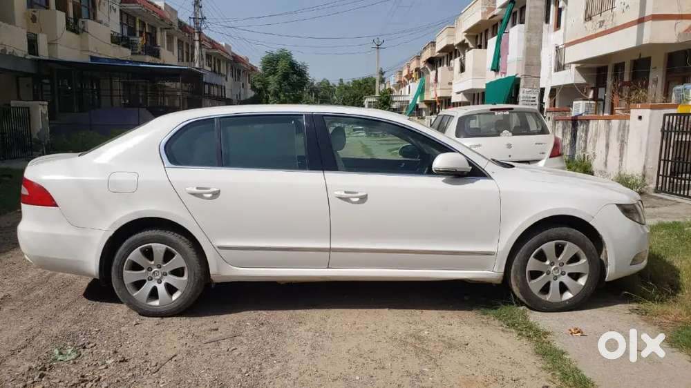 Skoda Superb 2013 Petrol 120000 Km Driven