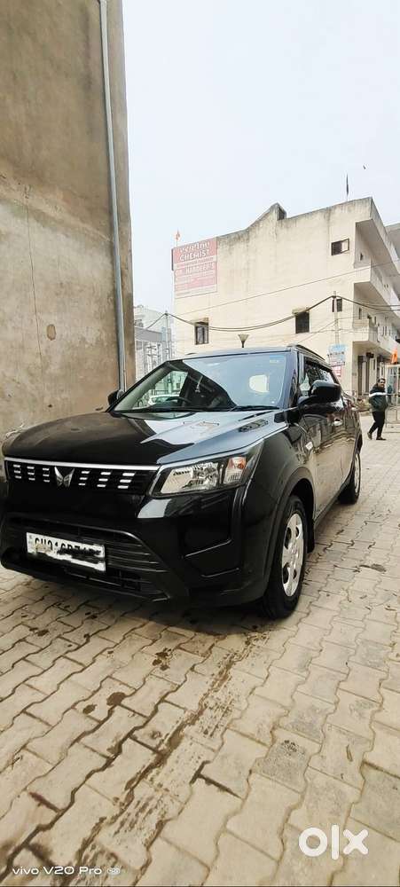 Mahindra Xuv300 2023 Petrol 27500 Km Driven