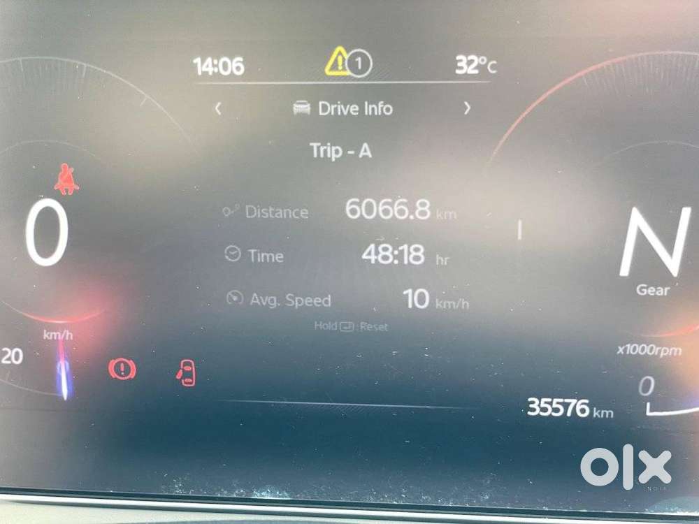 Mahindra Xuv700 Ax 5 Petrol Mt Str (e), 2022, Petrol