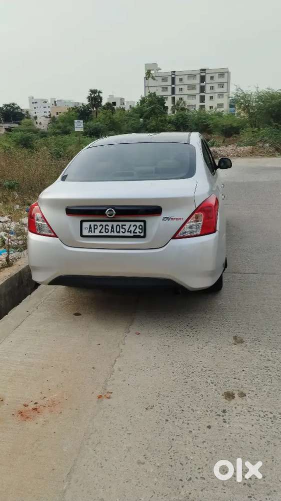 Nissan Sunny 2012
