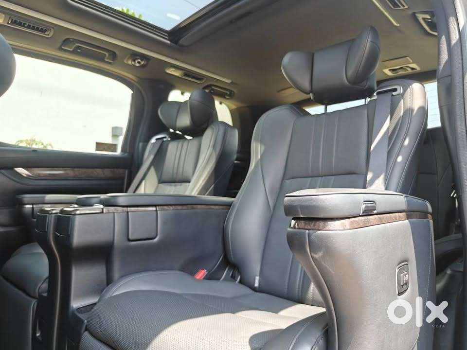 Toyota Vellfire 2.5 Executive Lounge, 2021, Petrol