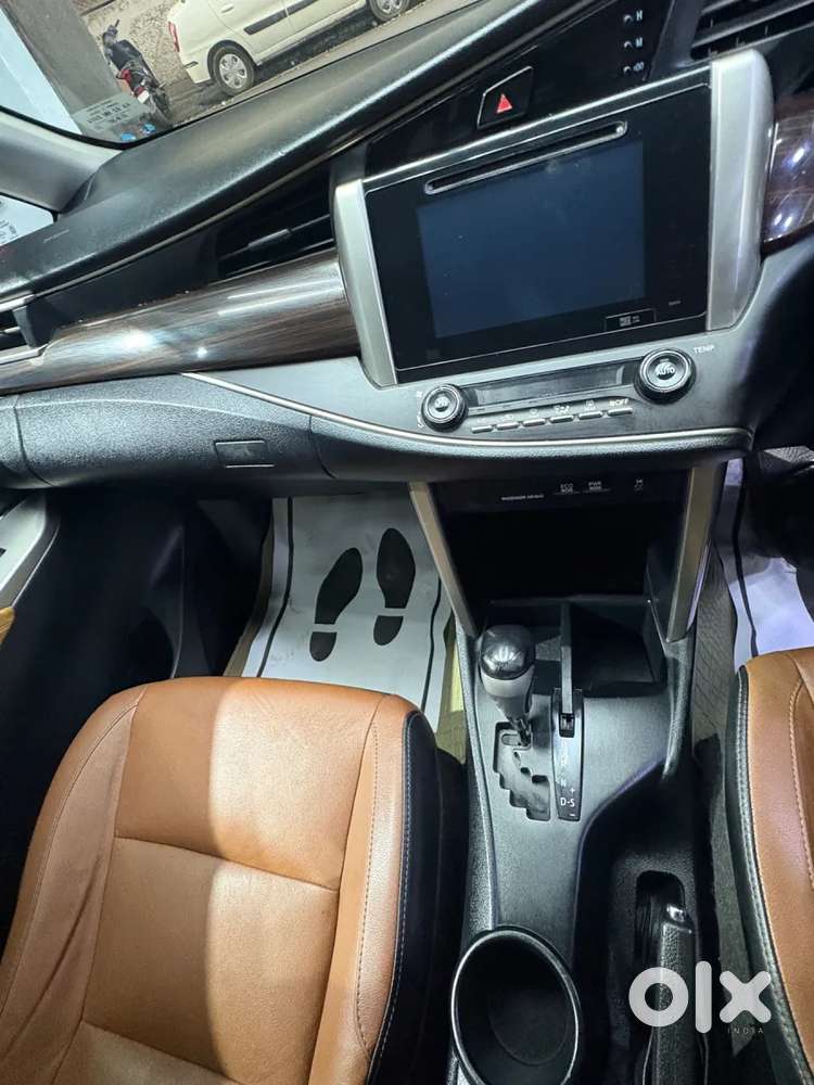 Toyota Innova Crysta 2.8 Zx At 7 Seater, 2017, Diesel