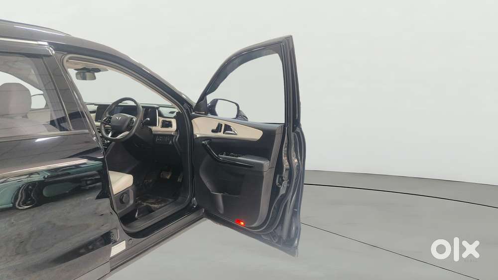 Mahindra Xuv700 2.0 Ax 7 Petrol At Luxury Pack Str, 2024, Petrol