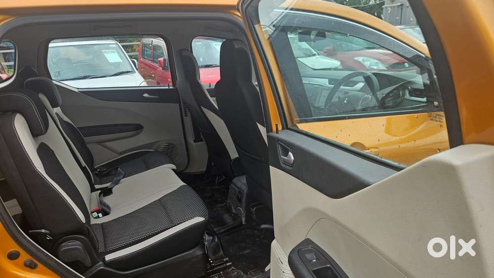 Renault Triber Rxz, 2022, Petrol