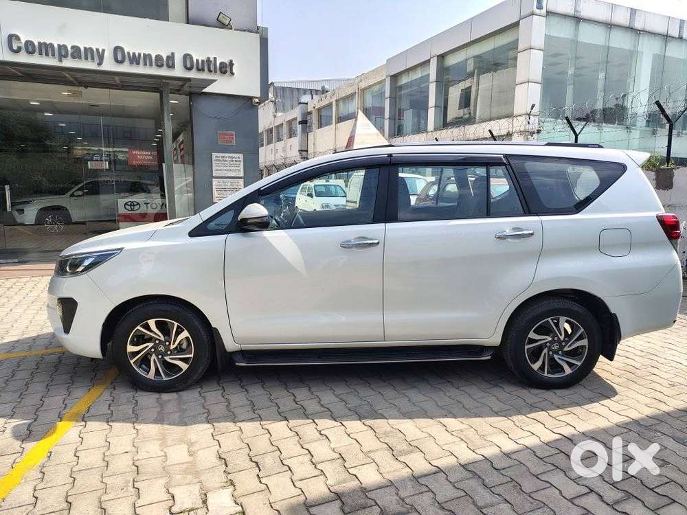 Toyota Innova Crysta 2.7v Mt, 2022, Petrol