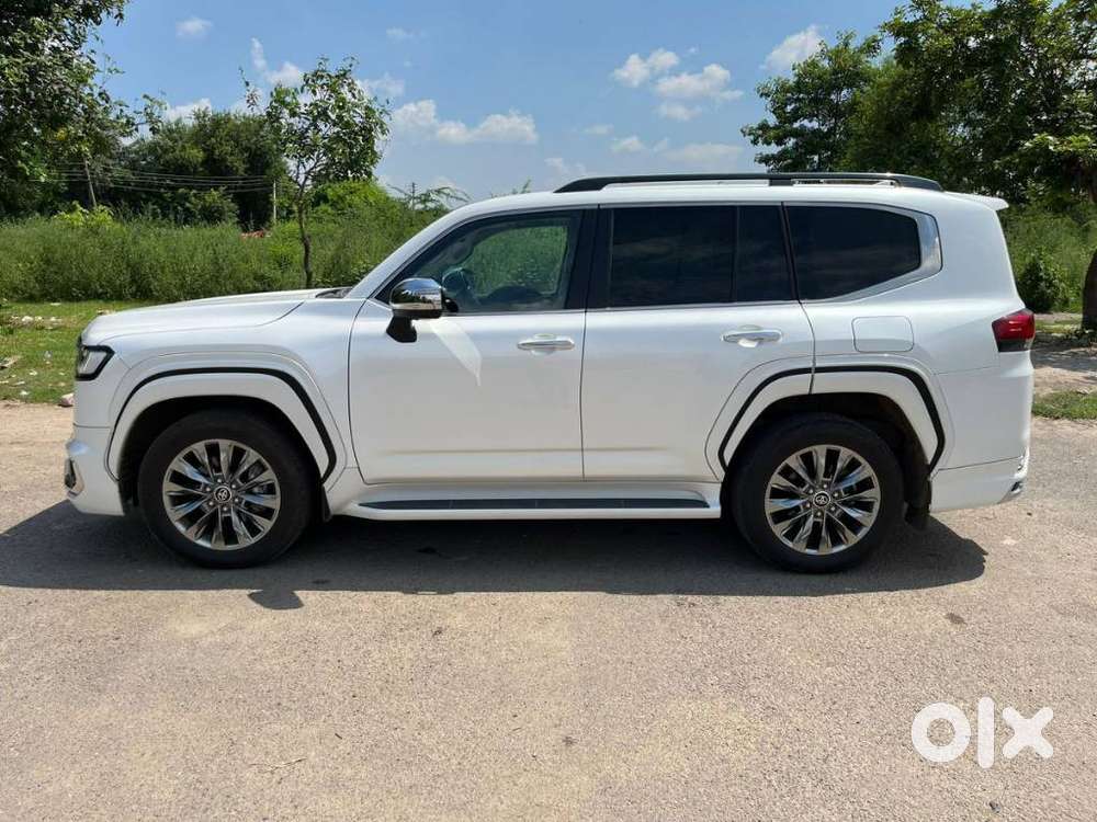 Toyota Land Cruiser Zx Petrol, 2024, Petrol