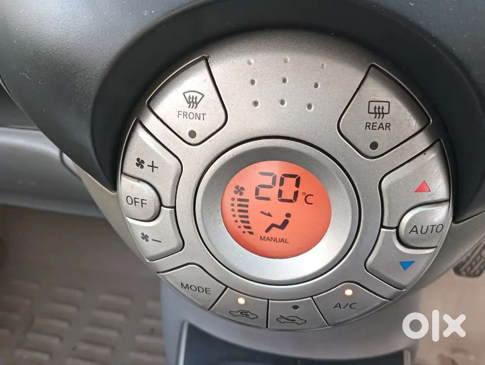 Nissan Sunny 2012