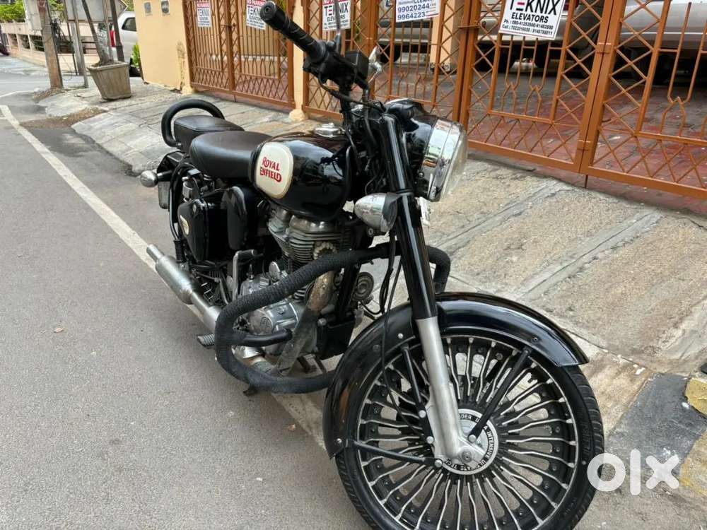 royal enfield classic 350 black new model price