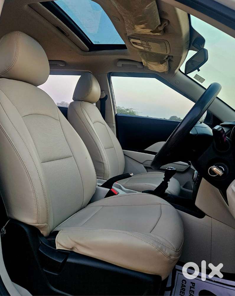 Mahindra Xuv700 2.2 Mx Diesel Mt 5 Str, 2023, Diesel