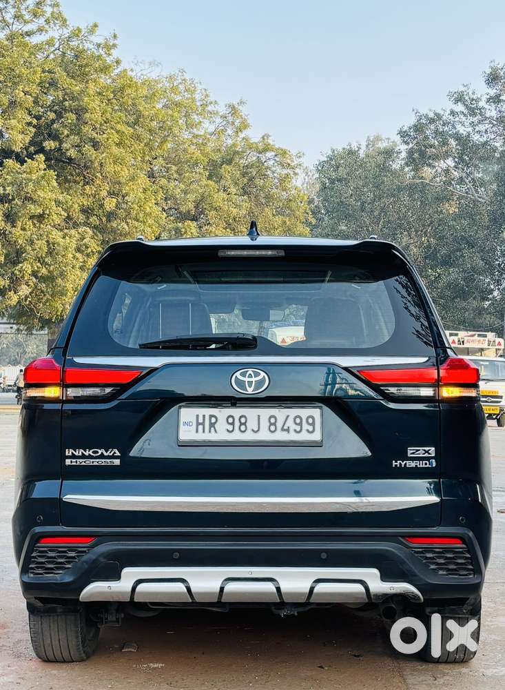 Toyota Innova Hycross
