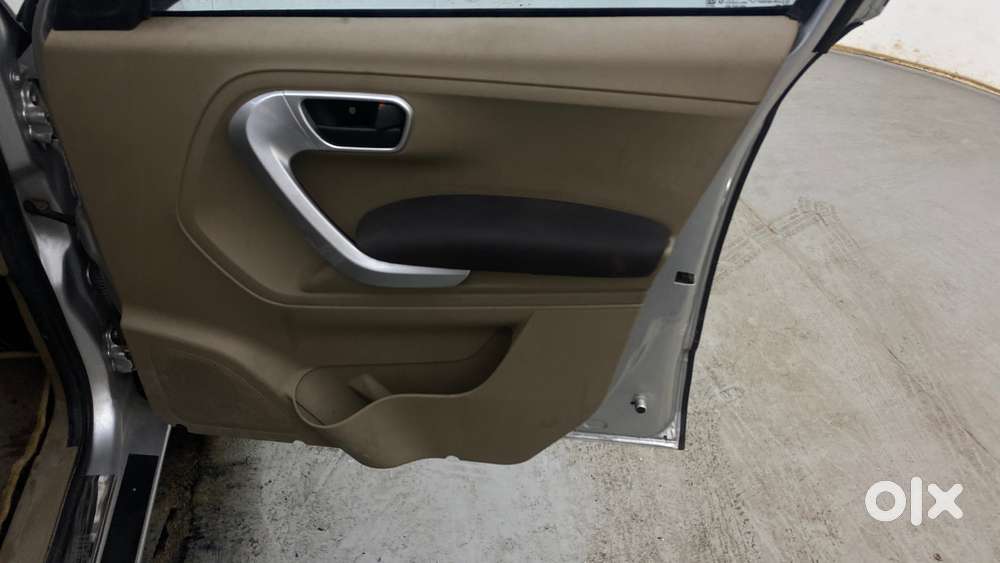 Mahindra Tuv 300 Mhawk100 T8, 2018, Diesel