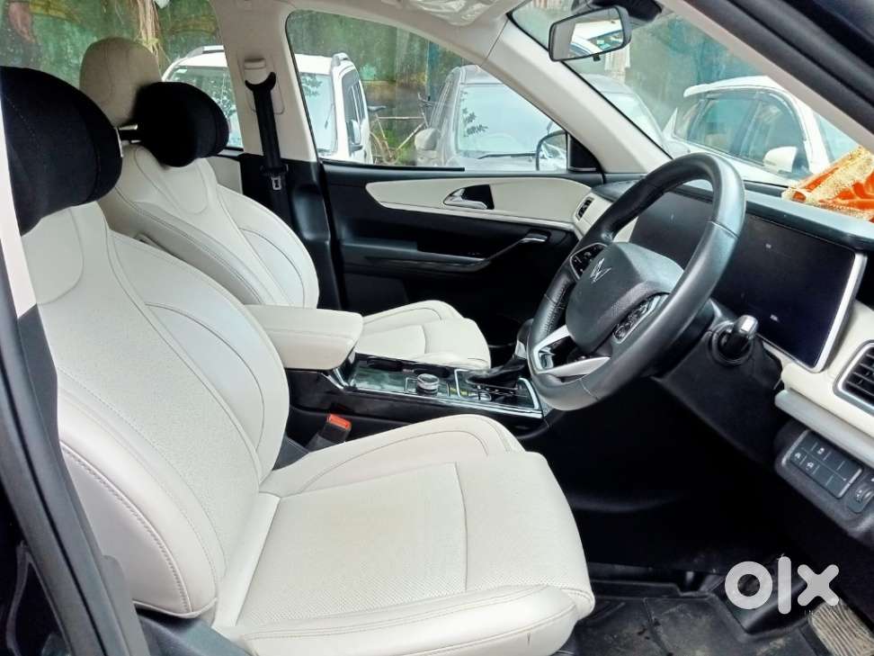 Mahindra Xuv700 2.0 Ax 7 Petrol At Luxury Pack Str, 2023, Petrol