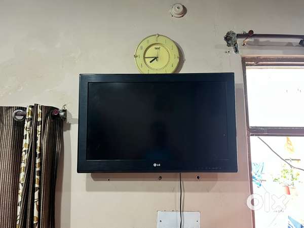 LG 32-Inch LCD TV – Excellent Condition, Fully Functional
