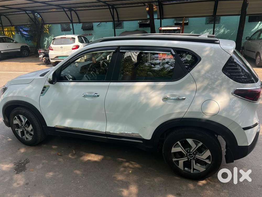 Kia  Sonet Diesel Manual With Sunroof