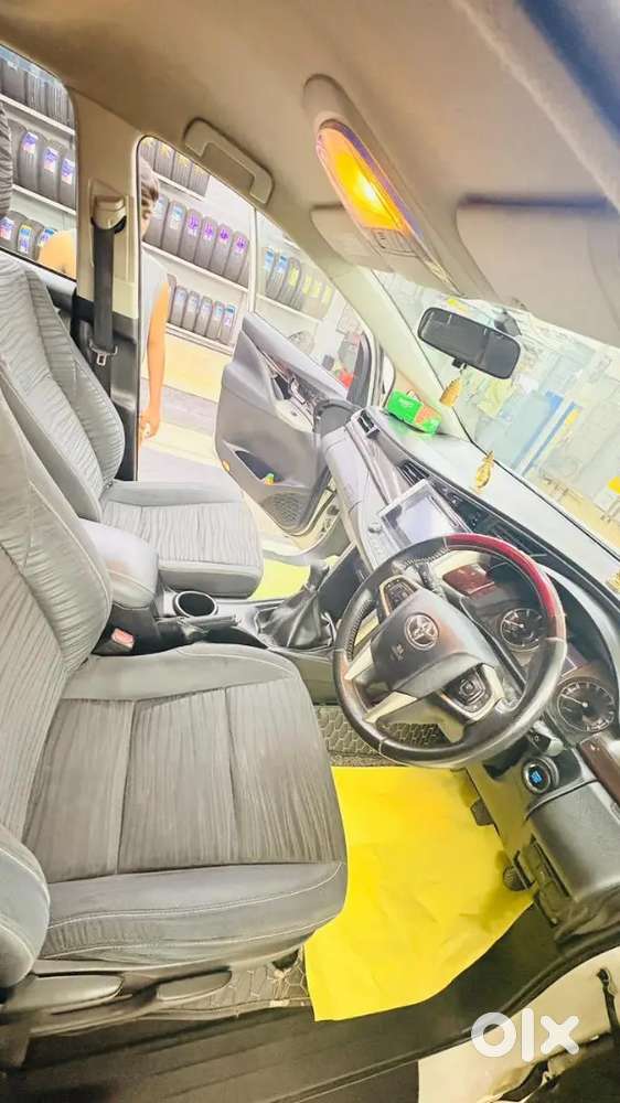 Innova Crysta 2.4 V Manual 7 Seat