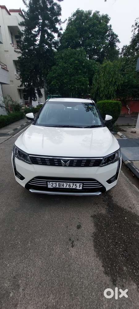 Mahindra Xuv300 2023 Petrol Well Maintained