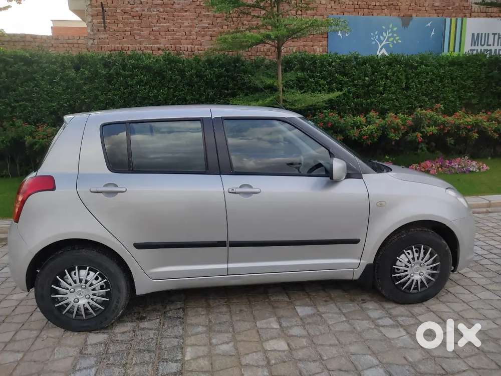 Maruti Suzuki Swift 2011 Petrol 64000 Km Driven