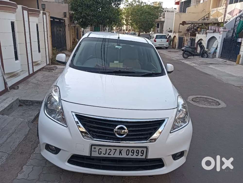 Nissan Sunny 2012
