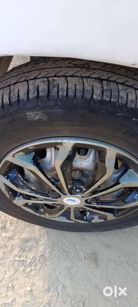 कार में एक रुपए का काम भी चारों टायर नए है ,, बस लेना है और चलाना है