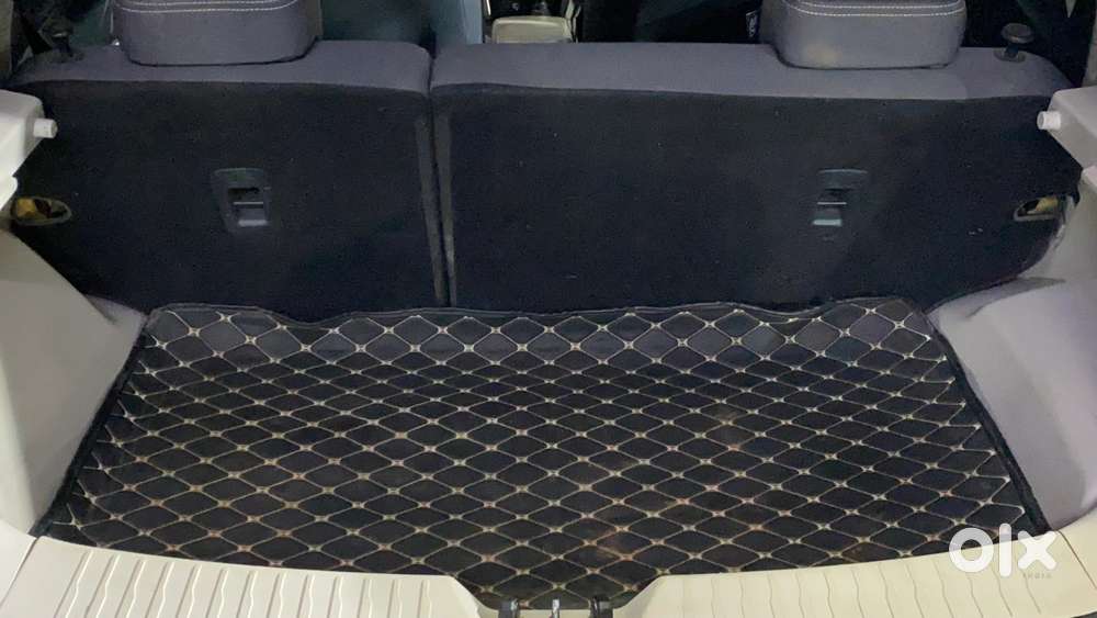 Mahindra Xuv300 W8, 2022, Petrol