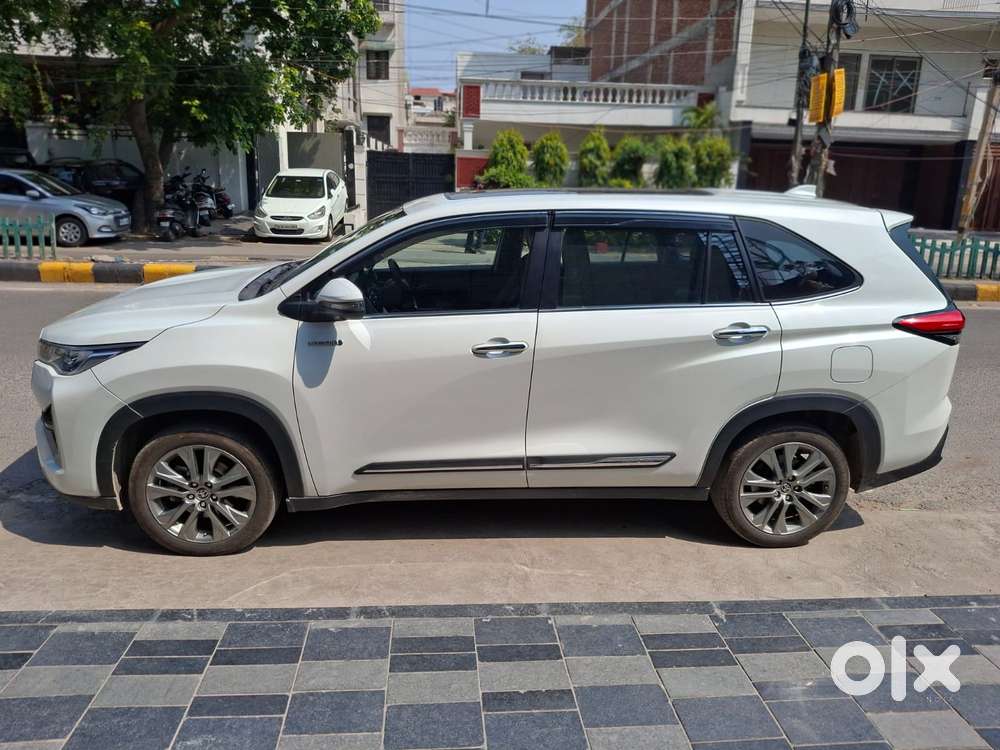 Toyota Innova Hycross 2.0 Zx (o) Hybrid 7 Str, 2025, Petrol