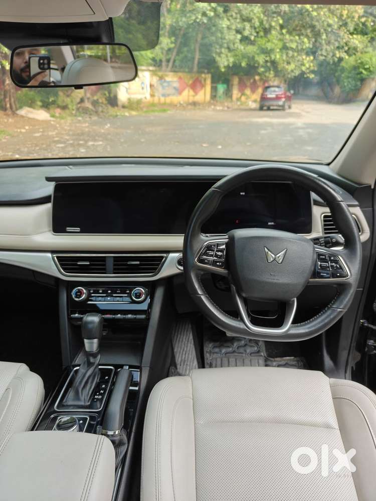 Mahindra Xuv700 2.0 Ax 7 Petrol At Str, 2024, Petrol