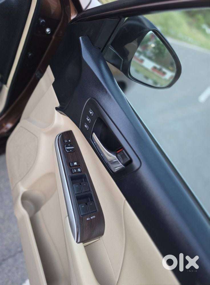 Toyota Camry Hybrid 2.5, 2015, Petrol