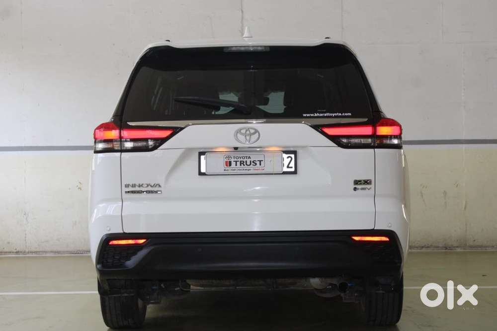 Toyota Innova Hycross 2.0 Zx Hybrid 7 Str, 2025, Petrol