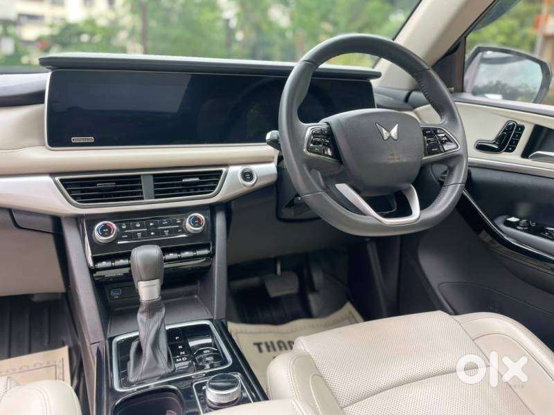 Mahindra Xuv700 Ax7l 6 Str At, 2024, Petrol