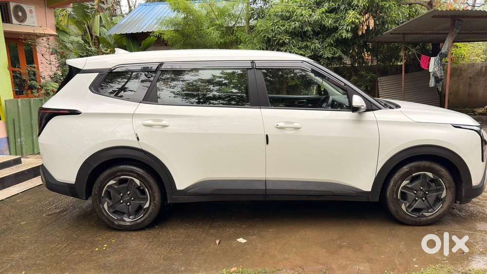 Kia Carens Clavis 2025 Petrol Well Maintained