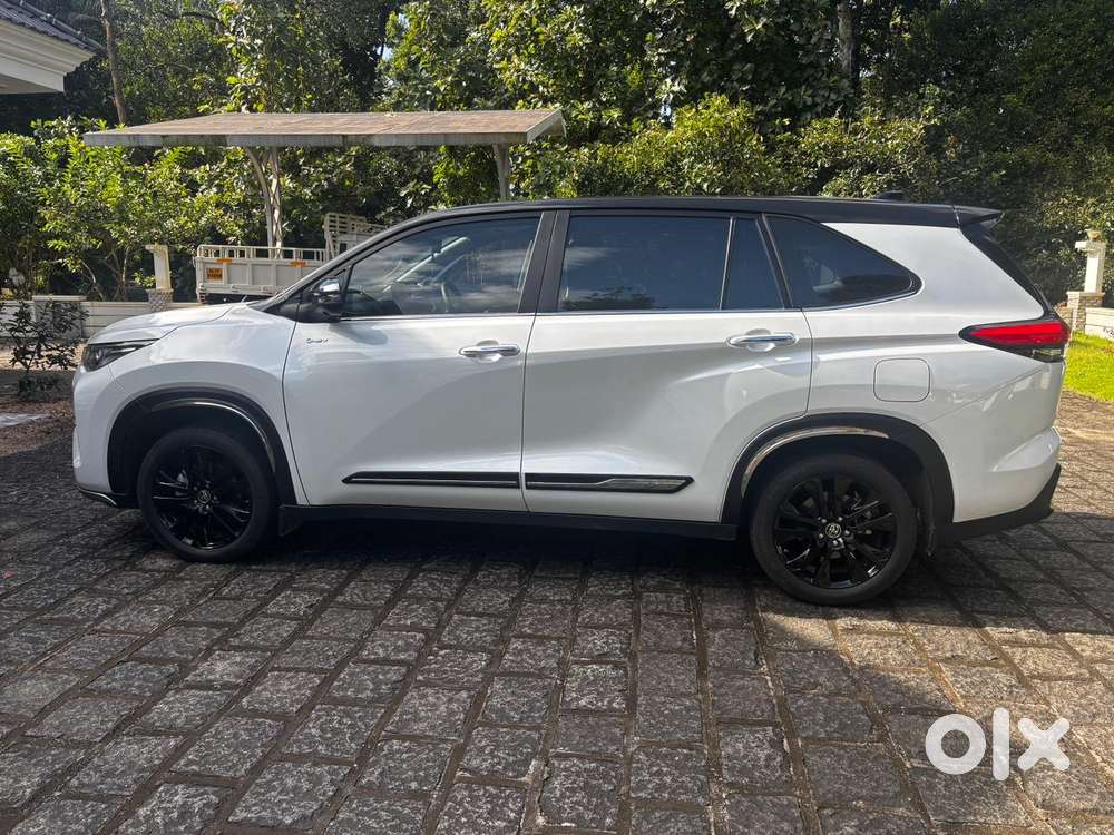 Toyota Innova Hycross, 2025, Petrol