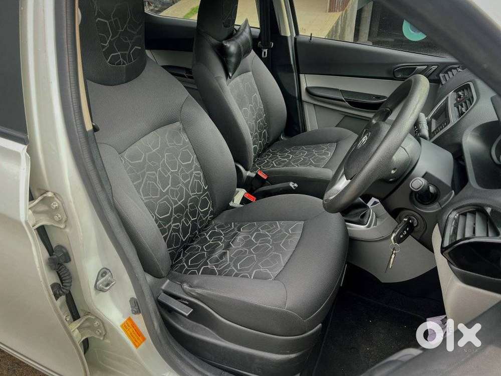 Tata Tiago 1.2 Revotron Xt, 2016, Petrol