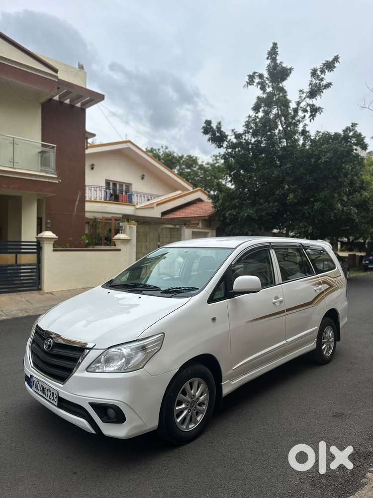 Toyota Innova 2.5 G (diesel) 8 Seater Bs Iv, 2015, Diesel