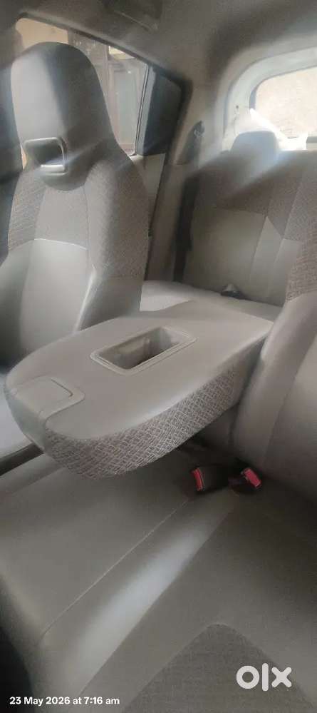 Mahindra Kuv 100 Metallic White K4 2017 Petrol 6 Seater