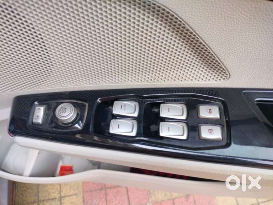 Mahindra Xuv300 1.2 W8 (o) Amt Petrol, 2022, Petrol