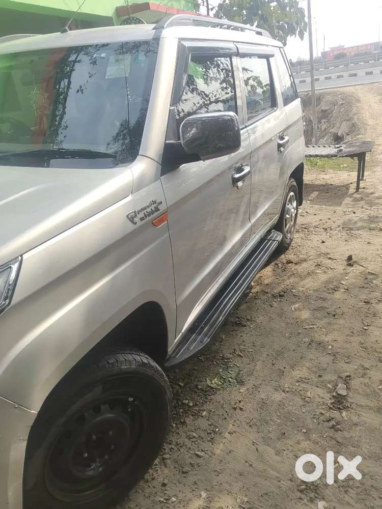 Mhindra Tuv300t6