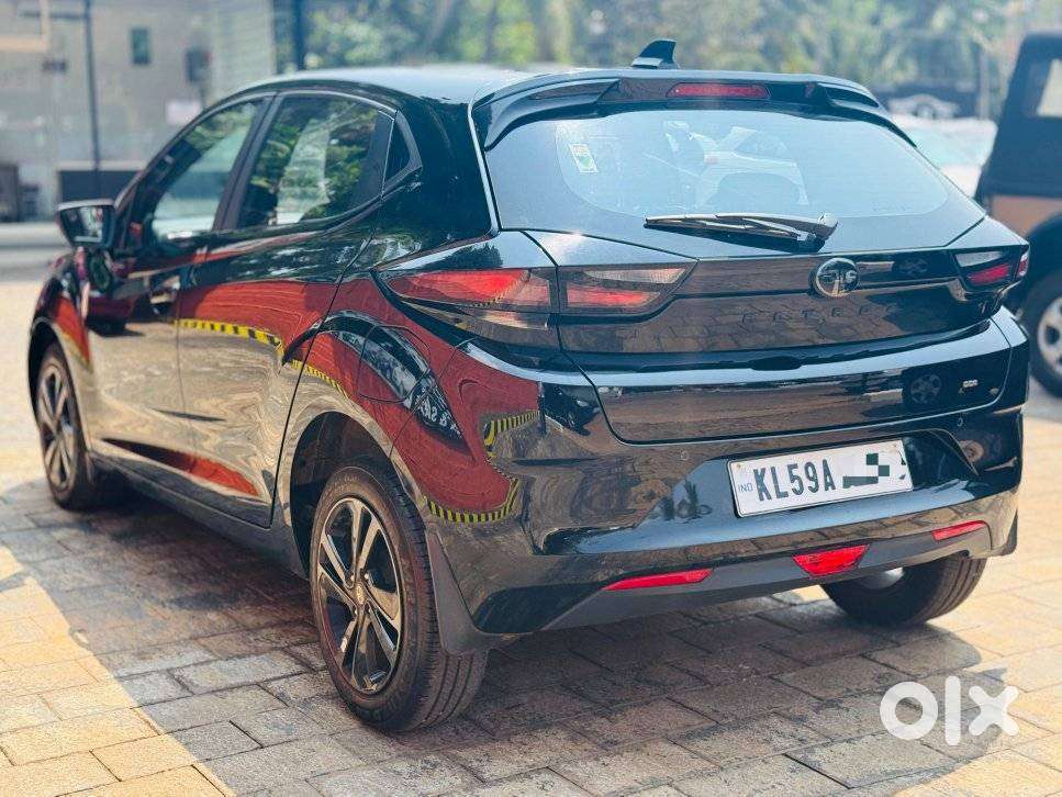 Tata Altroz 1.2 Xza Plus Dark Edition Dct, 2024, Petrol